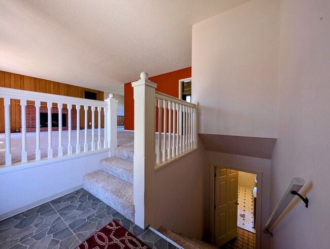 Building Photo - Over Sized 3-Bed, 2.5-Bath SFH w/ 2-Car Garage, & Fenced Backyard!