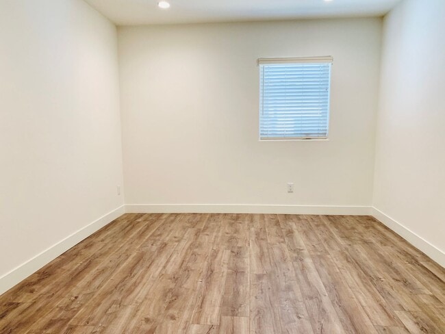 Building Photo - LIVE BY THE BEACH! LUXURY PACIFIC BEACH 3-...