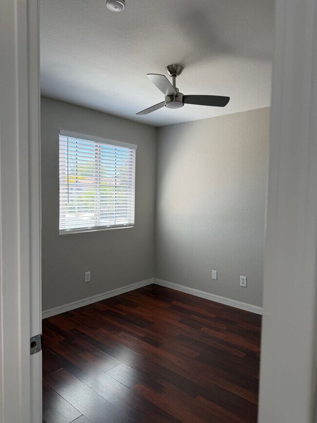 Building Photo - North Summerlin