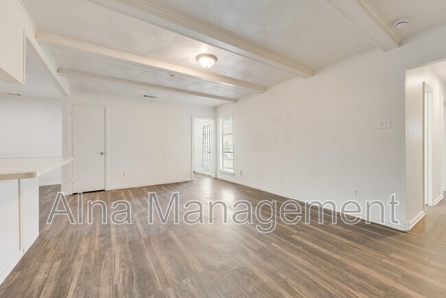 Building Photo - 2529 Belhaven Dr