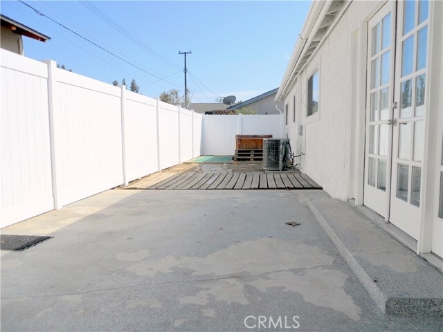 Building Photo - 630 N Darwood Ave