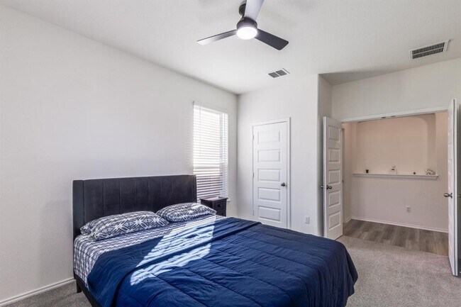 Building Photo - 4638 Teverola Dr