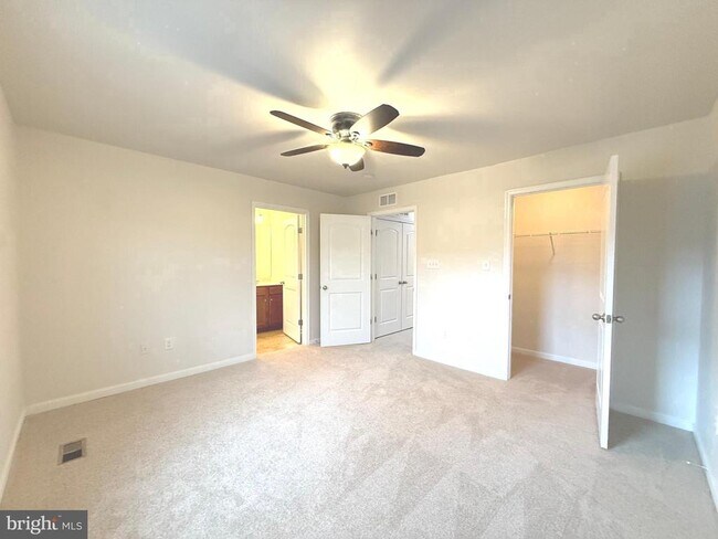 Building Photo - 189 Magellan Dr