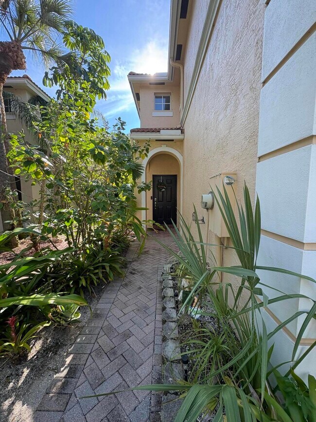Building Photo - 9205 Villa Palma Ln