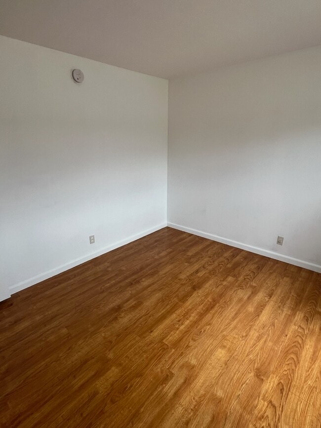 Building Photo - 18550 Hatteras St