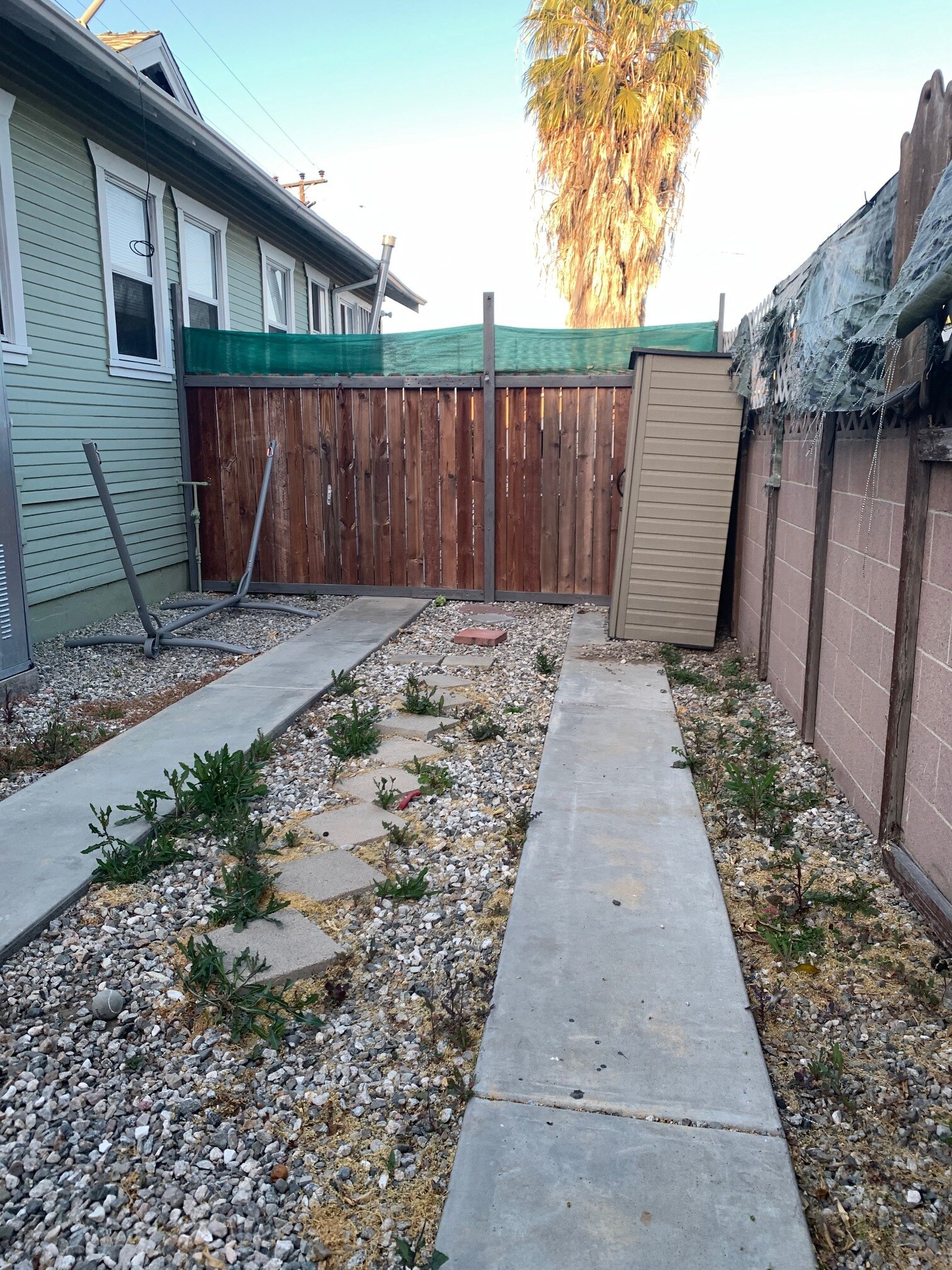 Building Photo - 909 W 1st St