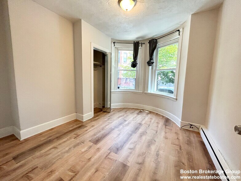 Primary Photo - 7 Warwick St