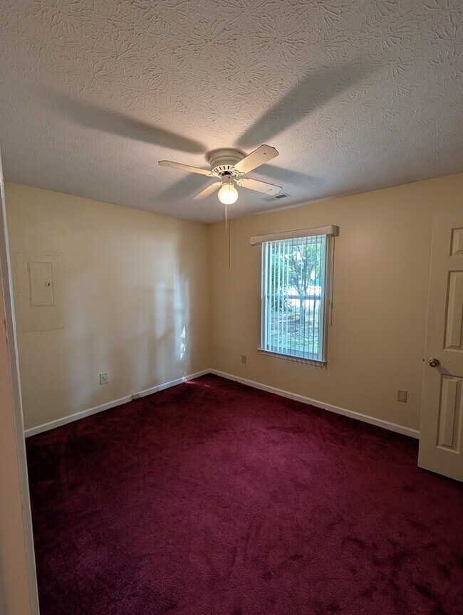Building Photo - 693 Trails Ln