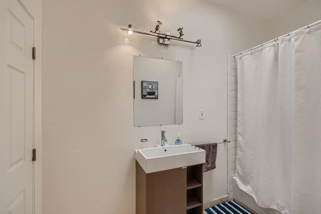 Building Photo - Walk to Morley Field - 3 Bed, 2 Bath + Bon...