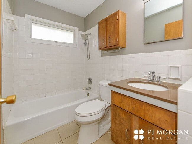 Building Photo - 1409 Thomas Dr