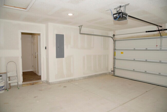 Building Photo - 643 Earl Godwin Rd