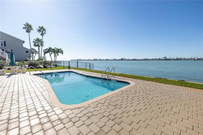 Building Photo - 800 Madonna Blvd