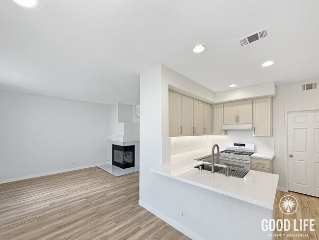 Building Photo - Fully Renovated 2BD/2.5BA in Aliso Viejo | Fireplace, Private Patio, Pool/Spa & Attached Garage