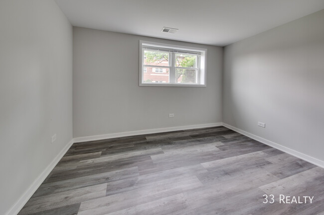 Building Photo - 530 N Walnut Ave