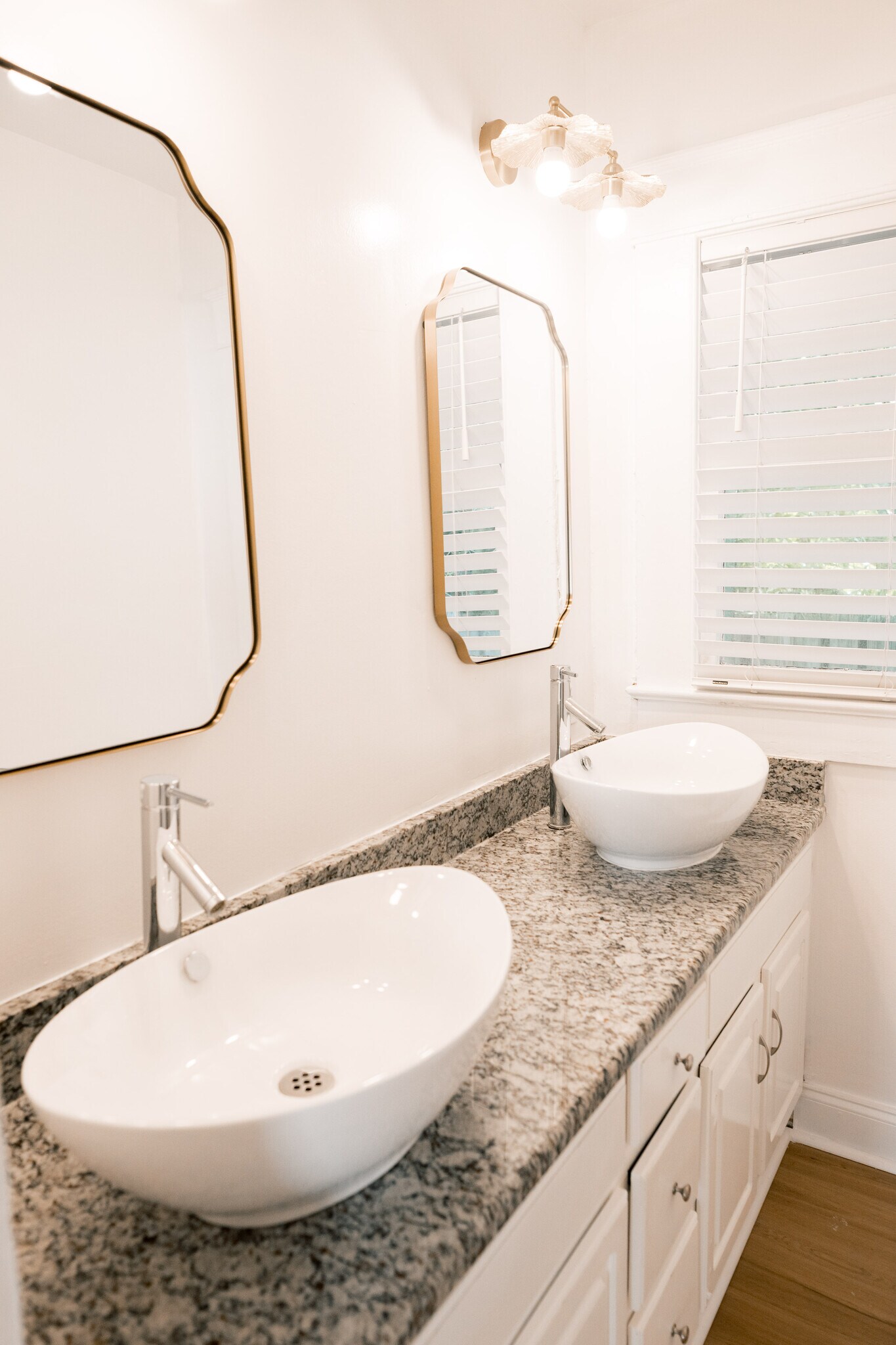 Building Photo - 902 W Columbus Dr