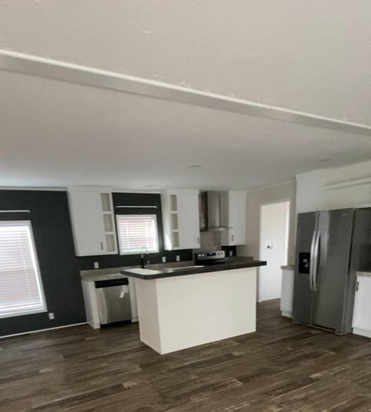 Building Photo - 325 Robin Ln