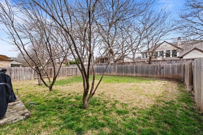 Building Photo - 525 Golden Creek Dr