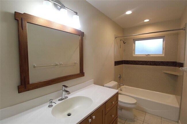 Building Photo - 6512 Bowline Dr