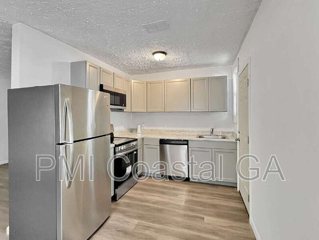 Building Photo - 1121 E 53rd St