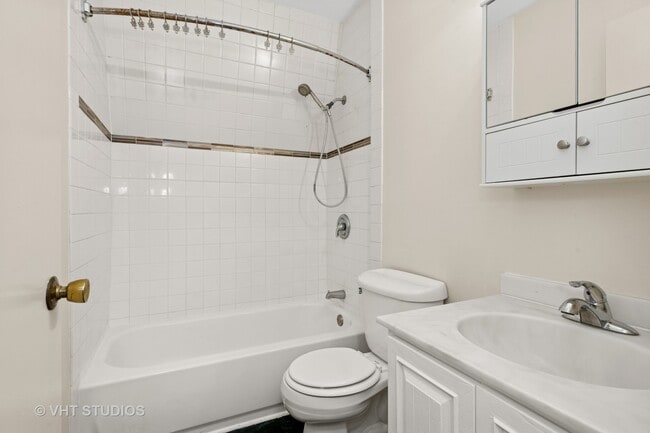 Building Photo - 5 Bellwood Dr