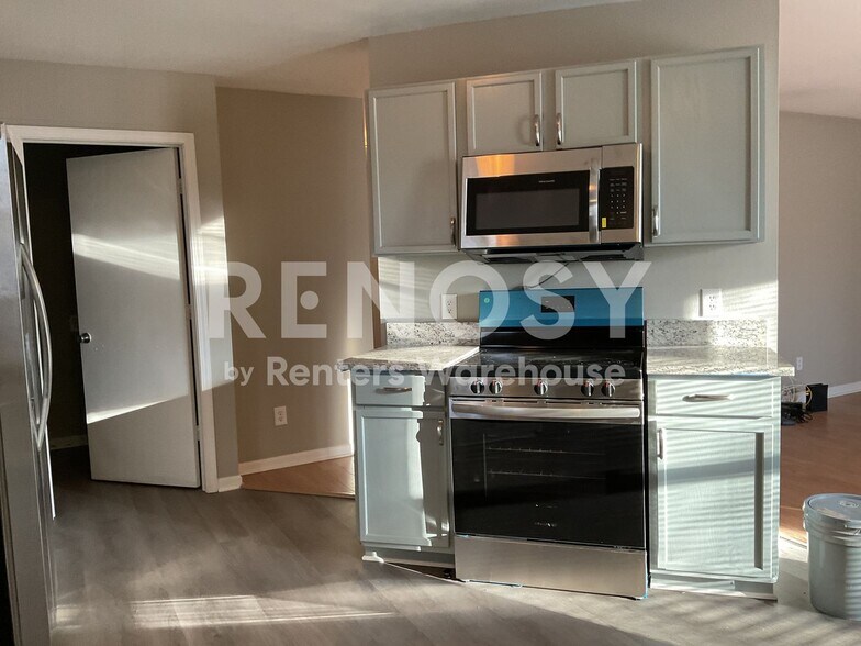 Building Photo - 3107 Meadow Knoll Dr
