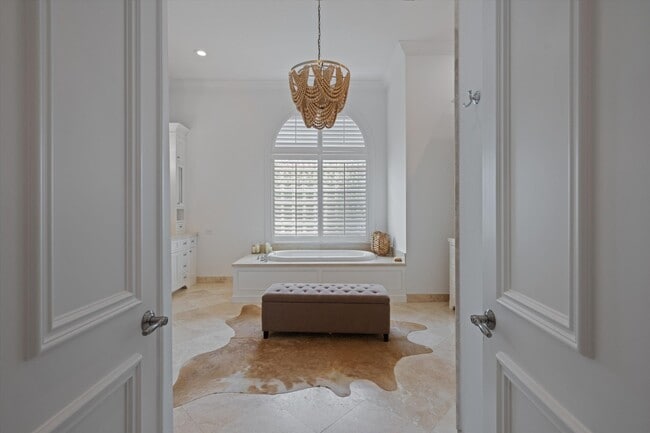 Building Photo - 12820 Mizner Way