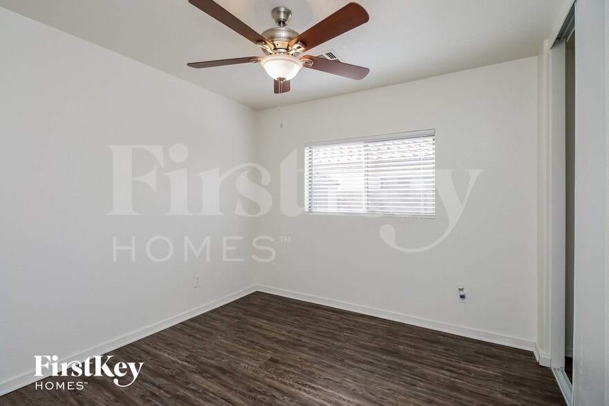 Building Photo - 8526 E Meseto Ave