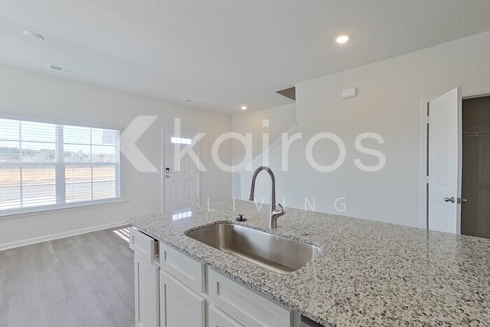 Building Photo - 2253 Banyon Cir