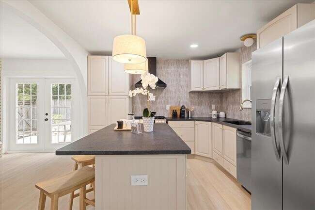 Building Photo - 403 Cheyenne Cir