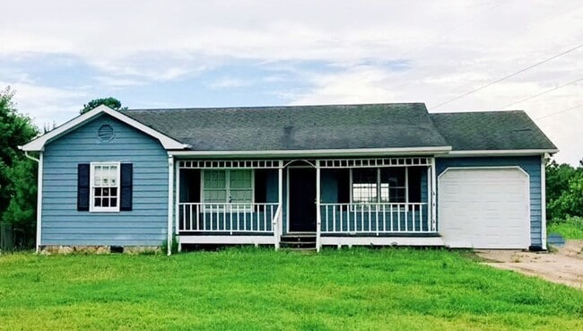 Primary Photo - COMING SOON– Loganville Gem with Large Fen...