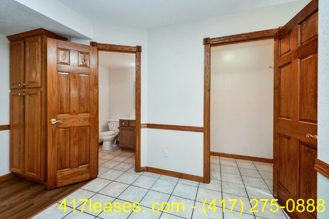 Building Photo - 1257 E Lakewood St