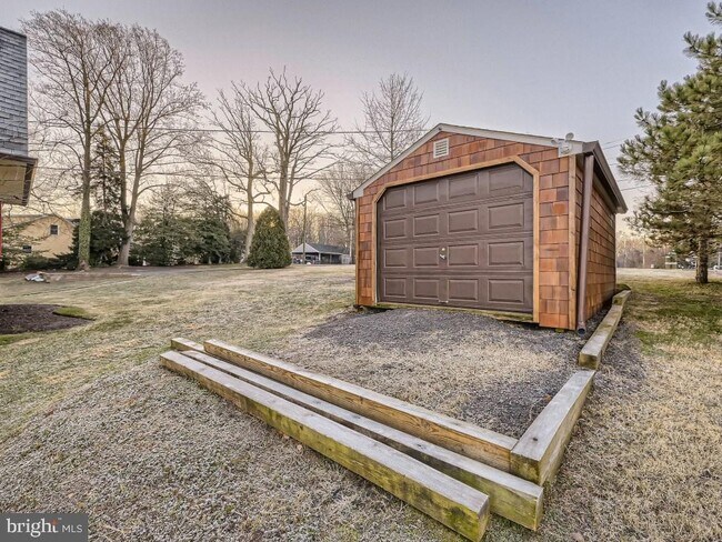 Building Photo - 2100 Rosalie Ave