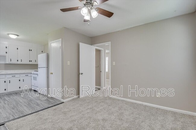 Building Photo - 320a Verdery Dr