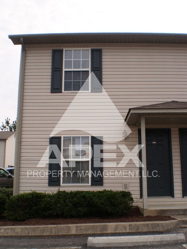 Building Photo - MOVE-IN SPECIAL,NO RENT TIL JUNE 1ST! - Nice 2 Bd | 1.5 Ba Townhouse in West Knox Condo Community!