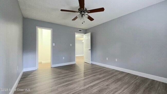Building Photo - 190 Riverbend Dr