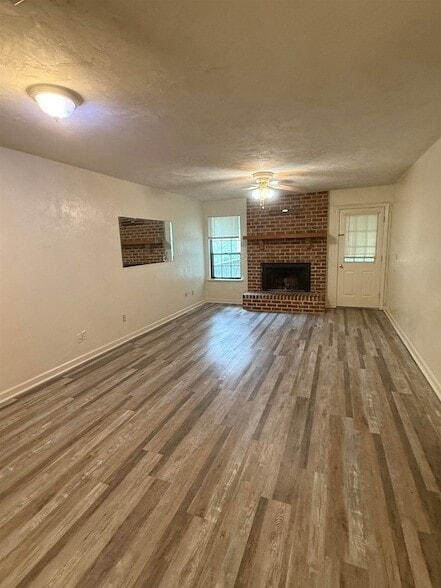 Building Photo - 1873 Larette Dr
