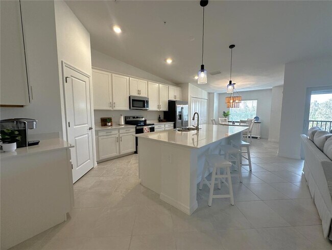 Building Photo - 14221 Heritage Landing Blvd