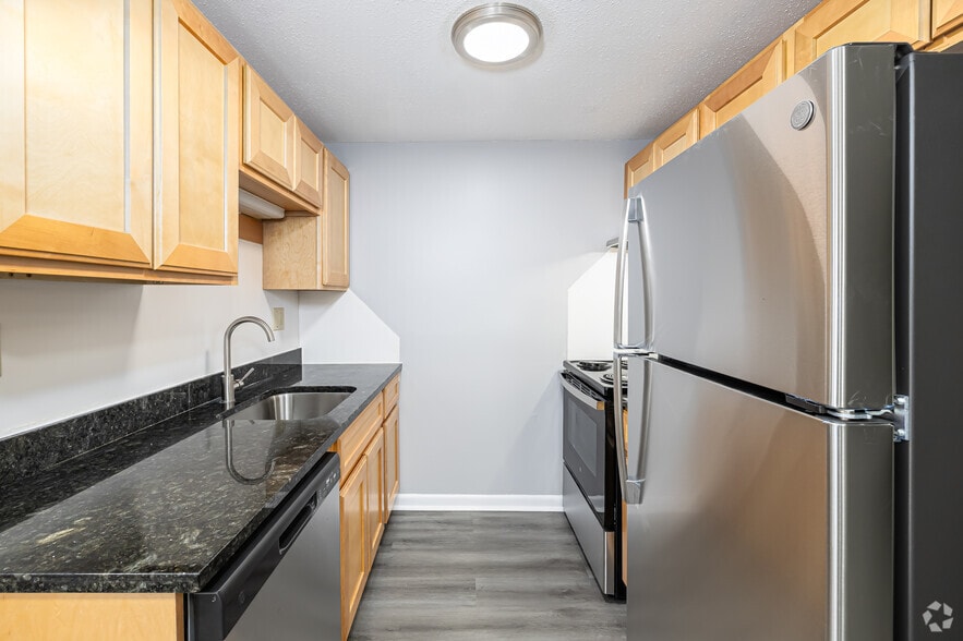 1BR, 1BA - 660SF - Kitchen - High Meadow