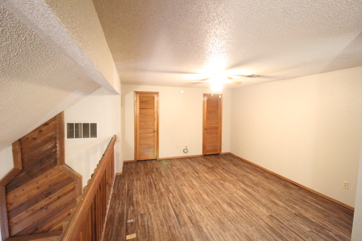 Building Photo - 13733 Fairhill Ave