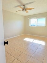 Building Photo - 3300 NE 10th Ter