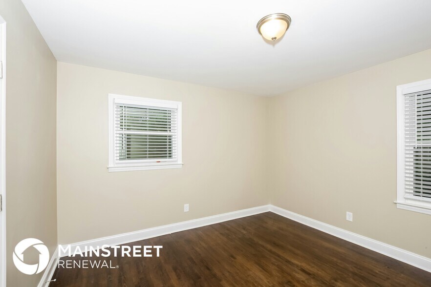 Building Photo - 3630 Sargeant Dr