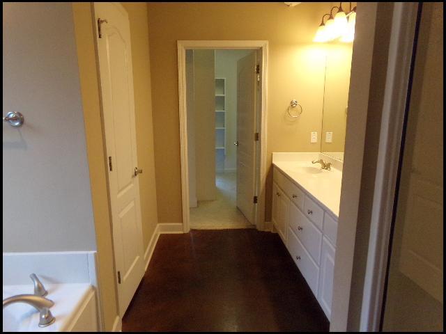 Building Photo - 2025 Glenn Arbor Ct