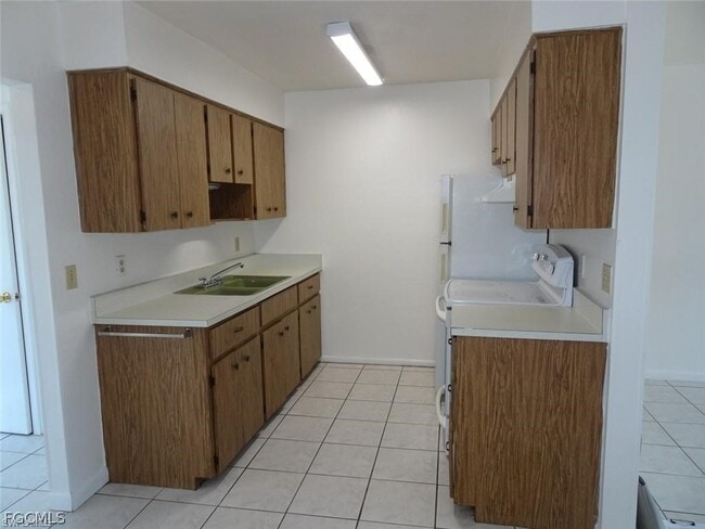 Building Photo - 221 Cape Coral Pkwy W