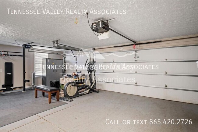 Building Photo - 821 Foxfield Ln