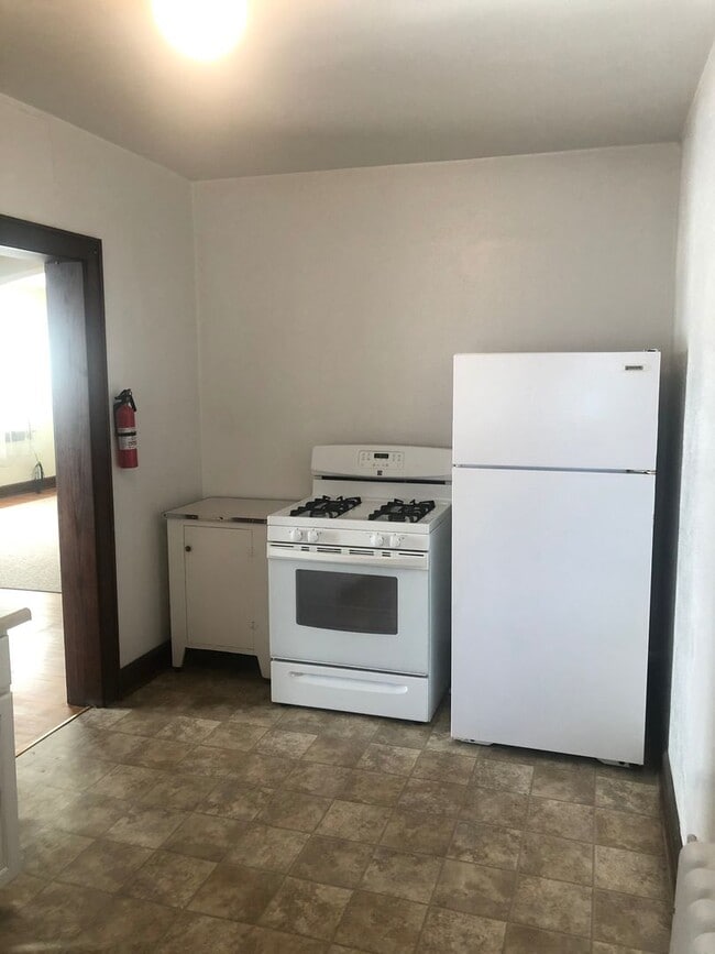 Building Photo - MOVE IN SPECIAL!