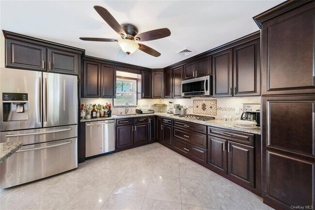 Building Photo - 7 Ohio Dr