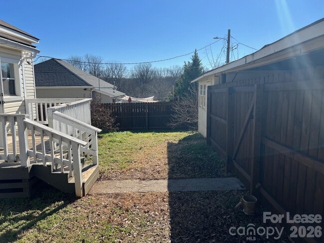 Building Photo - 15 1st St