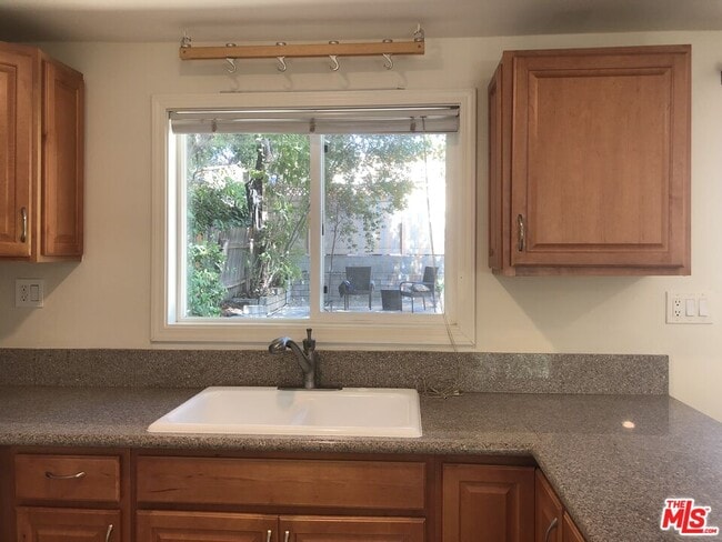 Building Photo - 3708 Altura Ave