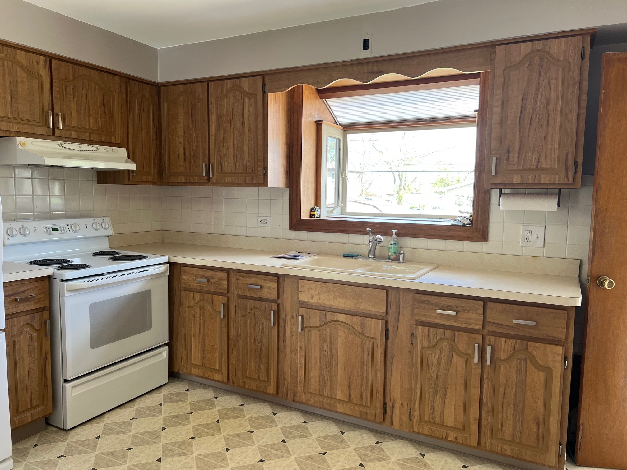 Kitchen - 701 N Craig Pl