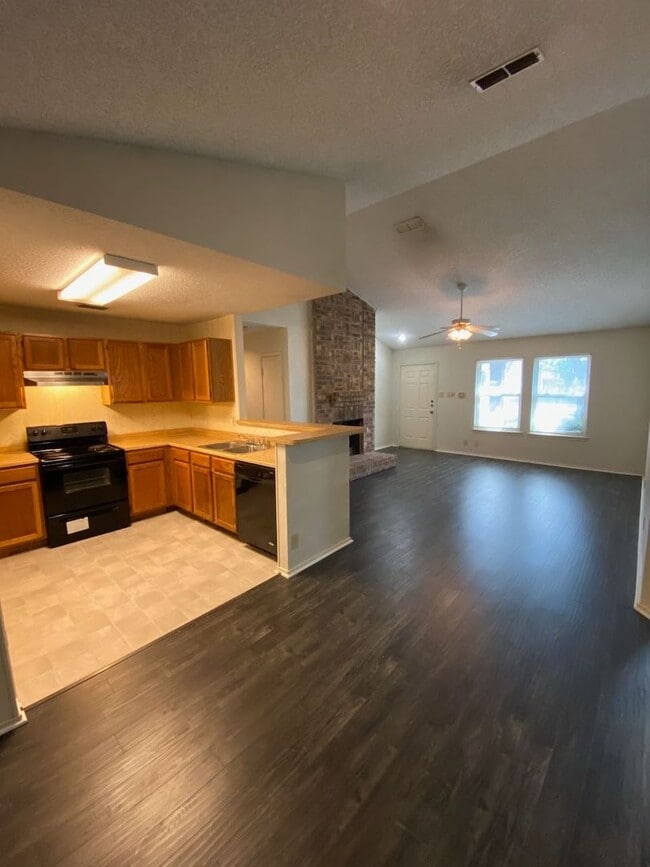 Building Photo - Northwest Crossing